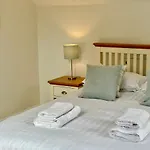 7 Bluebridge Court With Free Parking *