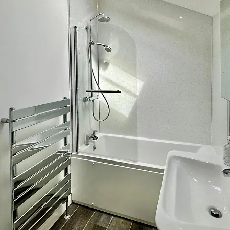 7 Bluebridge Court With Free Parking