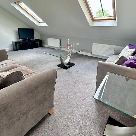 7 Bluebridge Court With Free Parking *