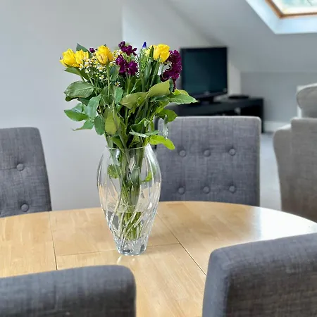 7 Bluebridge Court With Free Parking