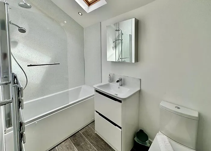 7 Bluebridge Court With Free Parking * York