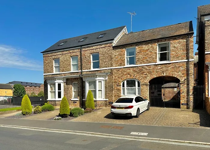 7 Bluebridge Court With Free Parking *