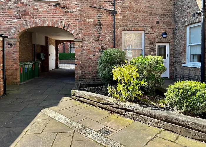 7 Bluebridge Court With Free Parking York