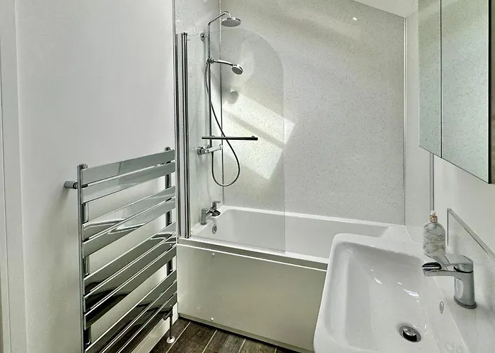 7 Bluebridge Court With Free Parking