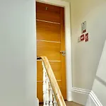 7 Bluebridge Court With Free Parking * Йорк