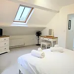 7 Bluebridge Court With Free Parking Apartment
