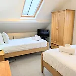 Apartment 7 Bluebridge Court With Free Parking *