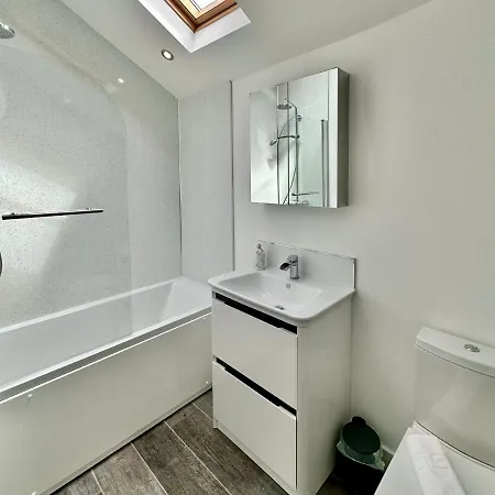 7 Bluebridge Court With Free Parking * York