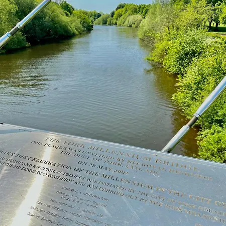 7 Bluebridge Court With Free Parking Apartmán *