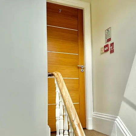 7 Bluebridge Court With Free Parking * York