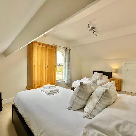 7 Bluebridge Court With Free Parking