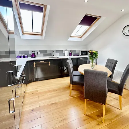 Apartment 7 Bluebridge Court With Free Parking