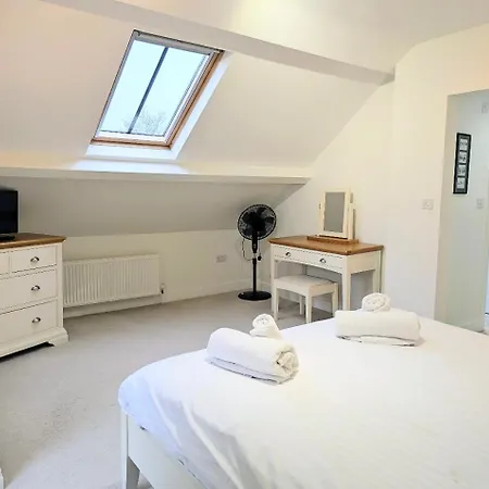 7 Bluebridge Court With Free Parking Apartmán